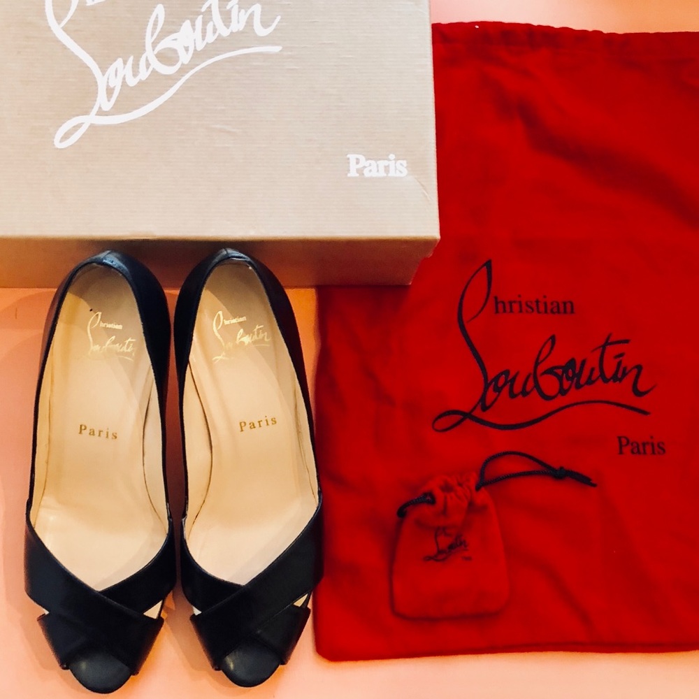 CHRISTIAN LOUBOUTIN Black Shelley Heels Red Bottom